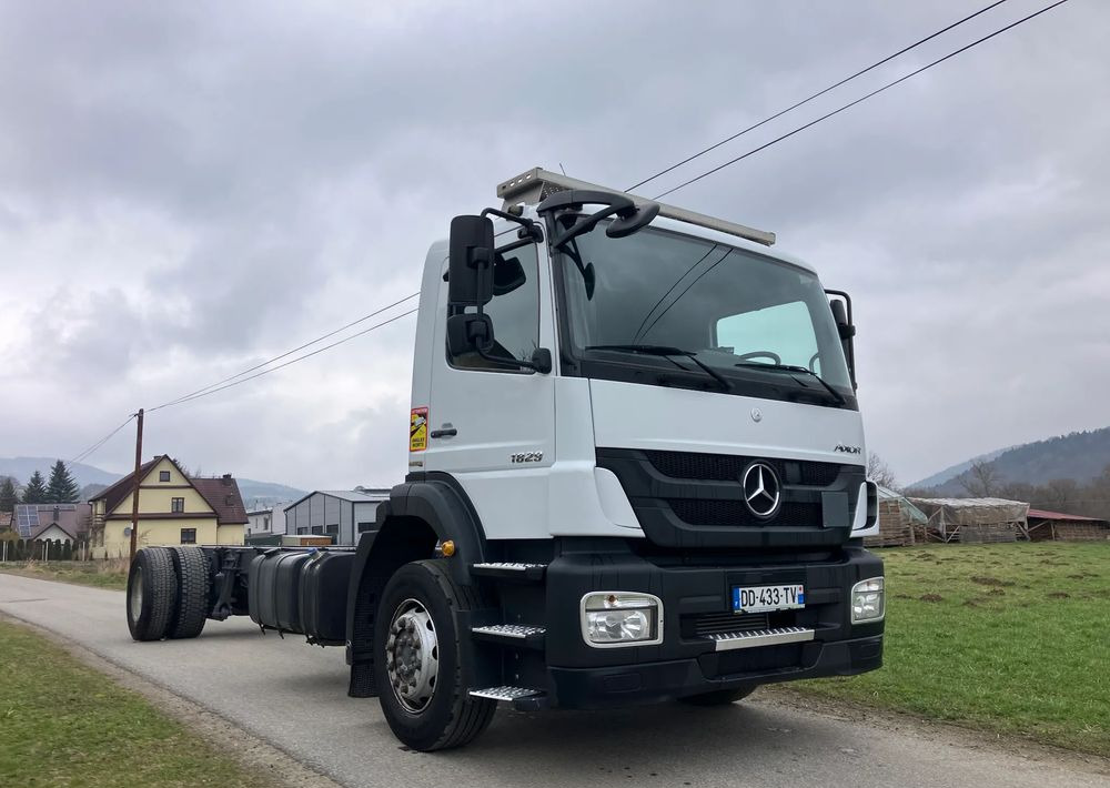 Mercedes-Benz Mercedes Axor 1829  Rama do zabudowy kiper beczka hakowiec laweta - Chassis vrachtwagen: afbeelding 1 Mercedes-Benz Mercedes Axor 1829  Rama do zabudowy kiper beczka hakowiec laweta - Chassis vrachtwagen: afbeelding 1