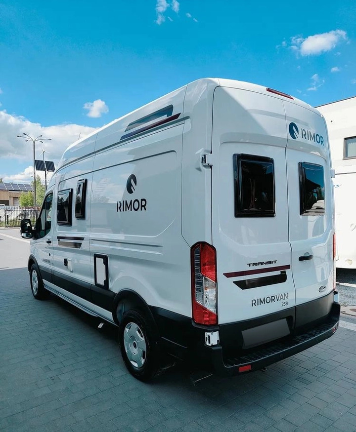 FORD Rimor NEW Ford Van 238 Truma Diesel Roller Shutters Remis AUTOMAT - Buscamper: afbeelding 4 FORD Rimor NEW Ford Van 238 Truma Diesel Roller Shutters Remis AUTOMAT - Buscamper: afbeelding 4
