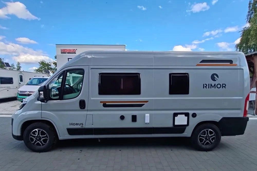 Fiat Ducato Rimor Horus 45 NEW AUTOMAT Grau Truma Diesel Lampen FULL LED 4-Sitzer - Buscamper: afbeelding 3 Fiat Ducato Rimor Horus 45 NEW AUTOMAT Grau Truma Diesel Lampen FULL LED 4-Sitzer - Buscamper: afbeelding 3