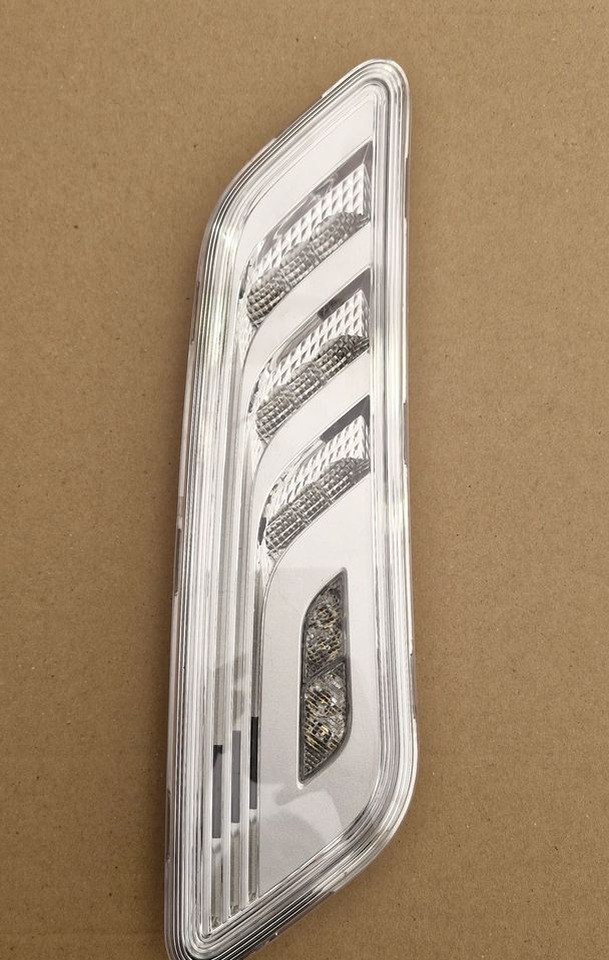 DAF XG XF LAMPKA OŚWIETLENIE KABINY 2313448 - Cabine en interieur voor Vrachtwagen: afbeelding 1 DAF XG XF LAMPKA OŚWIETLENIE KABINY 2313448 - Cabine en interieur voor Vrachtwagen: afbeelding 1