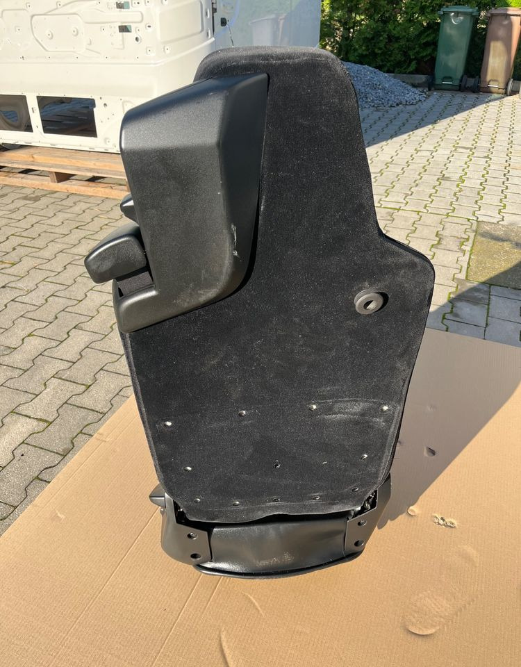 Fotel kierowcy MAN TG3 TGX nowy model siedzenie lewe - Cabine en interieur voor Vrachtwagen: afbeelding 5 Fotel kierowcy MAN TG3 TGX nowy model siedzenie lewe - Cabine en interieur voor Vrachtwagen: afbeelding 5