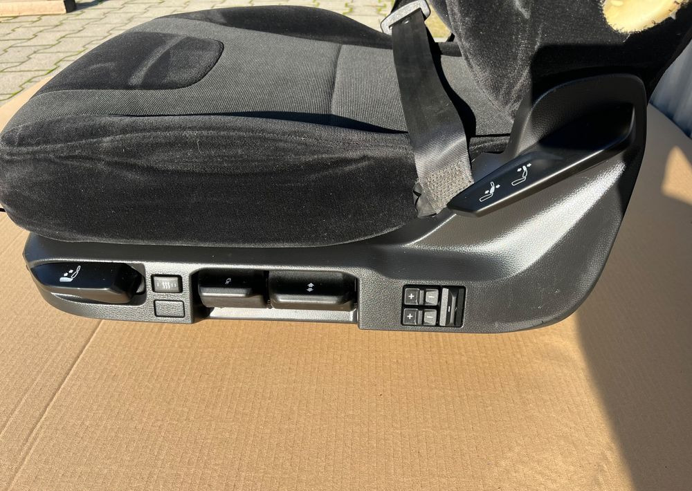 Fotel kierowcy MAN TG3 TGX nowy model siedzenie lewe - Cabine en interieur voor Vrachtwagen: afbeelding 4 Fotel kierowcy MAN TG3 TGX nowy model siedzenie lewe - Cabine en interieur voor Vrachtwagen: afbeelding 4