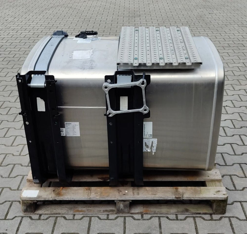 MAN TG3 TGX TGS ZBIORNIK PALIWA KOMPLETNY 460L NOWY - Brandstoftank voor Vrachtwagen: afbeelding 2 MAN TG3 TGX TGS ZBIORNIK PALIWA KOMPLETNY 460L NOWY - Brandstoftank voor Vrachtwagen: afbeelding 2