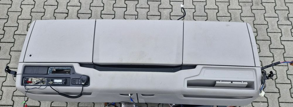 SCANIA R S PÓŁKA KONSOLA GÓRNA - Cabine en interieur voor Vrachtwagen: afbeelding 1 SCANIA R S PÓŁKA KONSOLA GÓRNA - Cabine en interieur voor Vrachtwagen: afbeelding 1