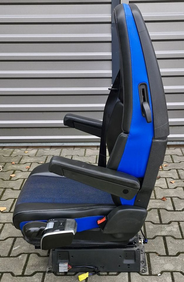 VOLVO FH5 FM5 FOTEL KIEROWCY UK - Cabine en interieur: afbeelding 4 VOLVO FH5 FM5 FOTEL KIEROWCY UK - Cabine en interieur: afbeelding 4