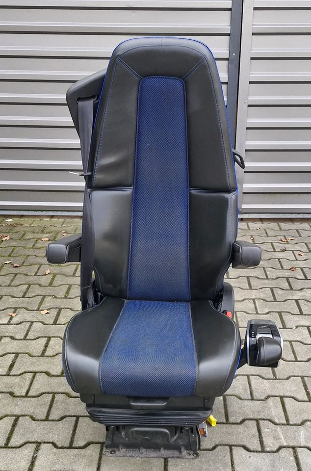 VOLVO FH5 FM5 FOTEL KIEROWCY UK - Cabine en interieur: afbeelding 1 VOLVO FH5 FM5 FOTEL KIEROWCY UK - Cabine en interieur: afbeelding 1