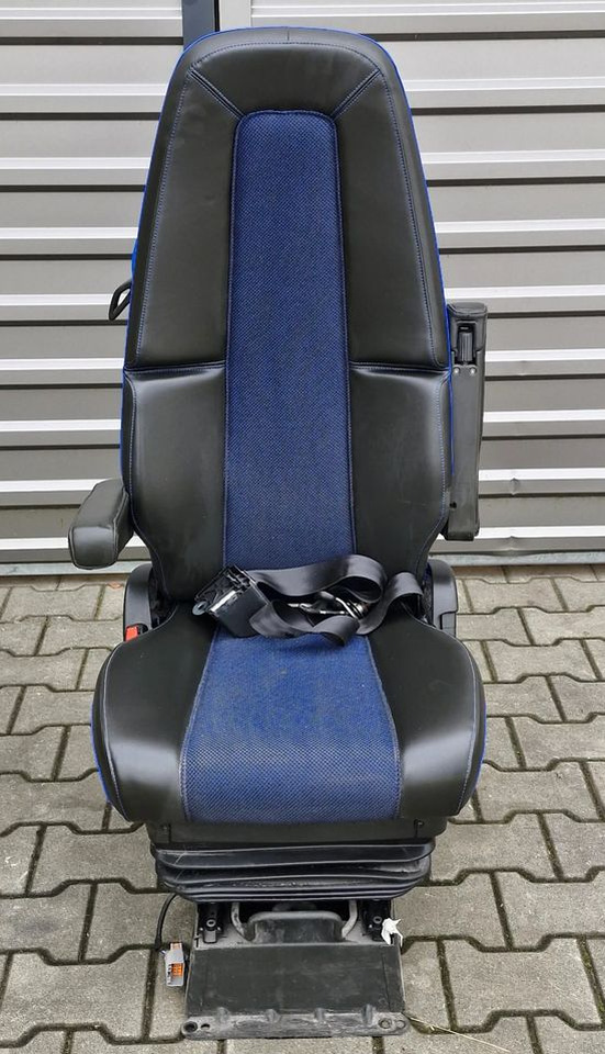 VOLVO FH5 FM5 FOTEL PASAŻERA UK - Cabine en interieur: afbeelding 1 VOLVO FH5 FM5 FOTEL PASAŻERA UK - Cabine en interieur: afbeelding 1