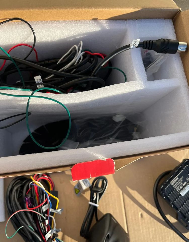 ZESTAW MONITOR KAMERA AXION NOWE - Cabine en interieur: afbeelding 4 ZESTAW MONITOR KAMERA AXION NOWE - Cabine en interieur: afbeelding 4