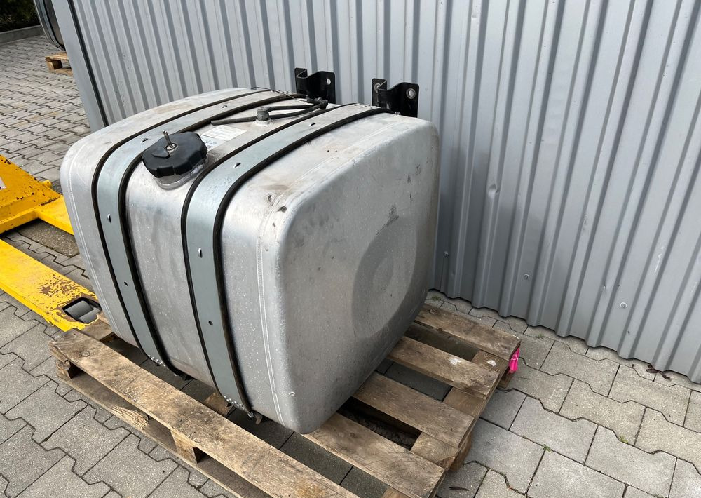 Zbiornik paliwa MAN TGX TGS 250 litrów kompletny - Brandstoftank voor Vrachtwagen: afbeelding 1 Zbiornik paliwa MAN TGX TGS 250 litrów kompletny - Brandstoftank voor Vrachtwagen: afbeelding 1