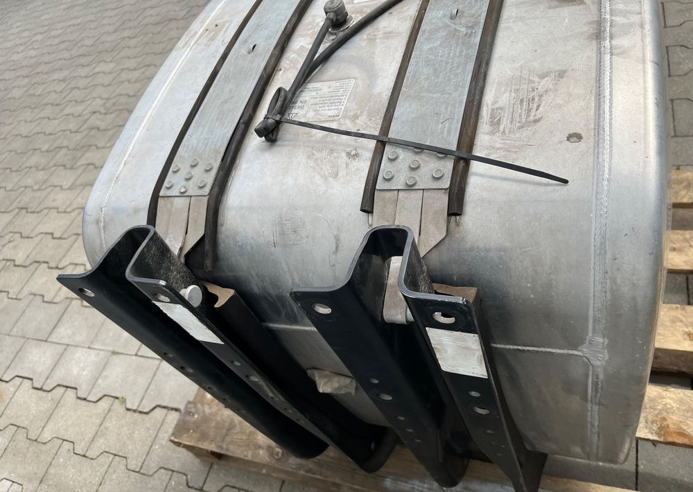 Zbiornik paliwa MAN TGX TGS 250 litrów kompletny - Brandstoftoevoer voor Vrachtwagen: afbeelding 4 Zbiornik paliwa MAN TGX TGS 250 litrów kompletny - Brandstoftoevoer voor Vrachtwagen: afbeelding 4