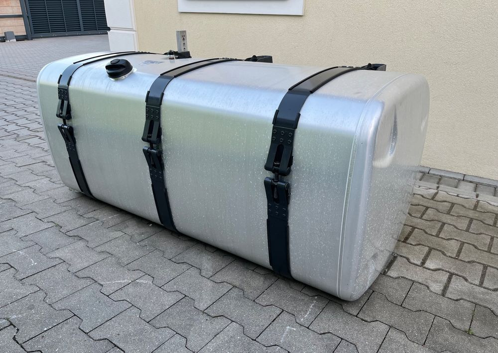 Zbiornik paliwa Scania Super R S 700 L kompletny bak NGS NGR - Brandstoftoevoer voor Vrachtwagen: afbeelding 3 Zbiornik paliwa Scania Super R S 700 L kompletny bak NGS NGR - Brandstoftoevoer voor Vrachtwagen: afbeelding 3