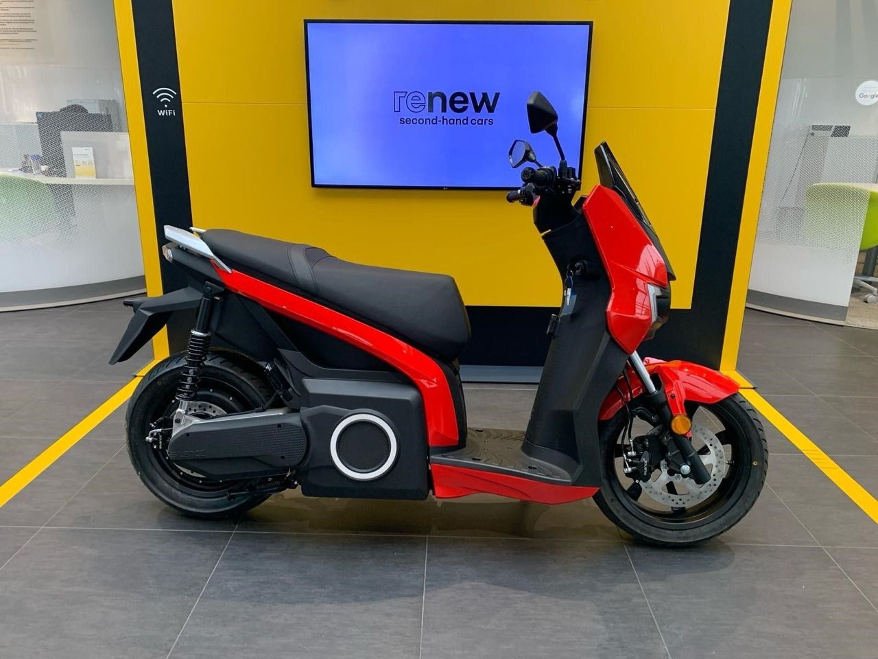 Silence S01 L1e Connected 45km/h (5,6 kWh) ELEKTROROLLER - Motorfiets: afbeelding 3 Silence S01 L1e Connected 45km/h (5,6 kWh) ELEKTROROLLER - Motorfiets: afbeelding 3