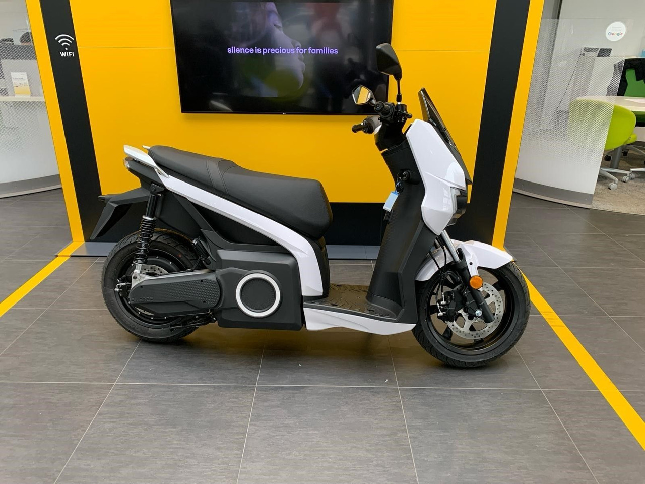 Silence S01 L3e Connected 95km/h (5,6 kWh) ELEKTROROLLER - Motorfiets: afbeelding 4 Silence S01 L3e Connected 95km/h (5,6 kWh) ELEKTROROLLER - Motorfiets: afbeelding 4