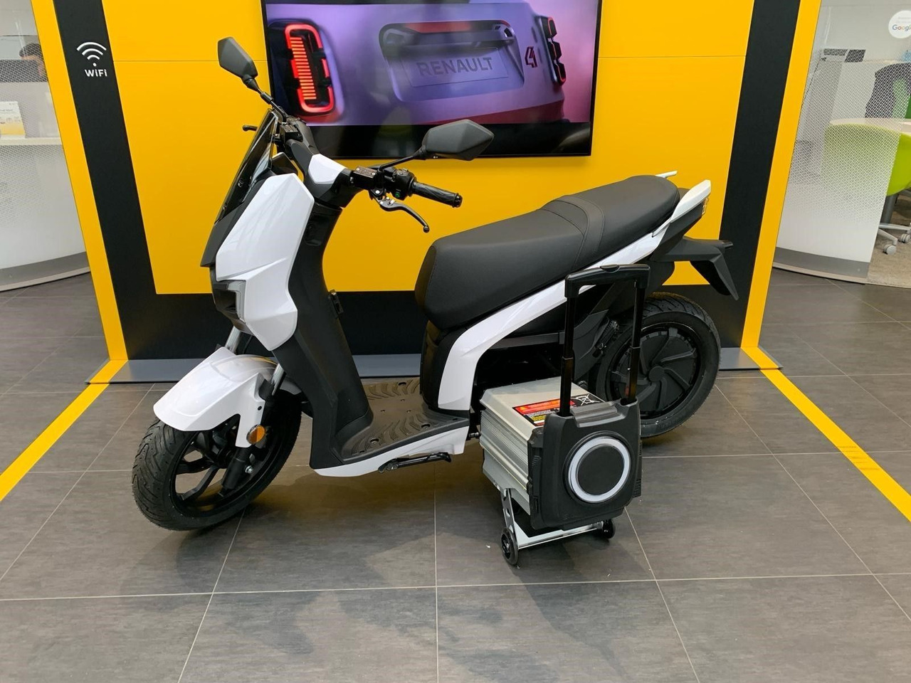 Silence S01 L3e Connected 95km/h (5,6 kWh) ELEKTROROLLER - Motorfiets: afbeelding 2 Silence S01 L3e Connected 95km/h (5,6 kWh) ELEKTROROLLER - Motorfiets: afbeelding 2