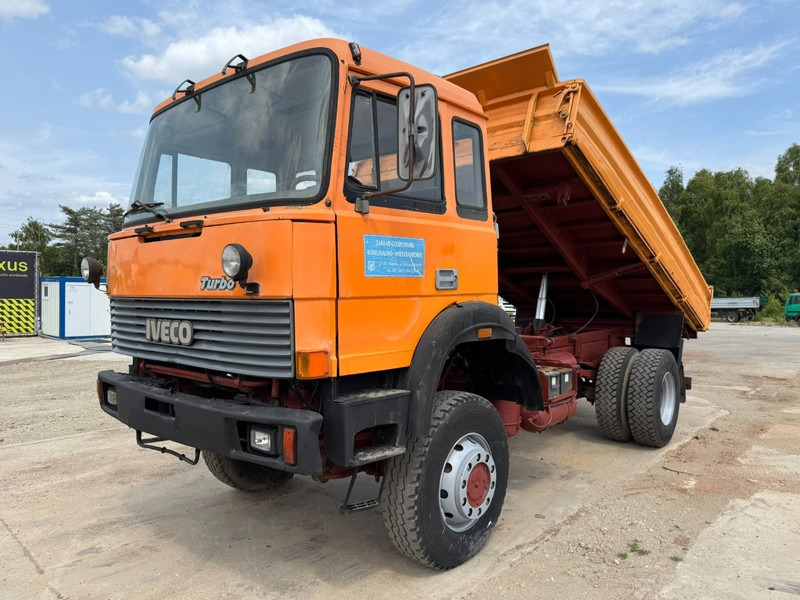 Iveco Magirus 170 - 23 (4X4 / GRAND PONT / LAMES / POMPE MANUELLE) - Kipper vrachtwagen: afbeelding 1 Iveco Magirus 170 - 23 (4X4 / GRAND PONT / LAMES / POMPE MANUELLE) - Kipper vrachtwagen: afbeelding 1