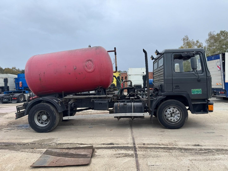 MAN 18.232 (8000 L / 6 CYLINDER WITH MANUAL PUMP / STEEL SUSPENSION) - Vacuümwagen: afbeelding 4 MAN 18.232 (8000 L / 6 CYLINDER WITH MANUAL PUMP / STEEL SUSPENSION) - Vacuümwagen: afbeelding 4