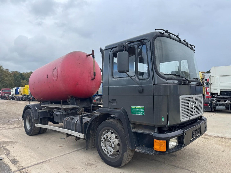 MAN 18.232 (8000 L / 6 CYLINDER WITH MANUAL PUMP / STEEL SUSPENSION) - Vacuümwagen: afbeelding 3 MAN 18.232 (8000 L / 6 CYLINDER WITH MANUAL PUMP / STEEL SUSPENSION) - Vacuümwagen: afbeelding 3