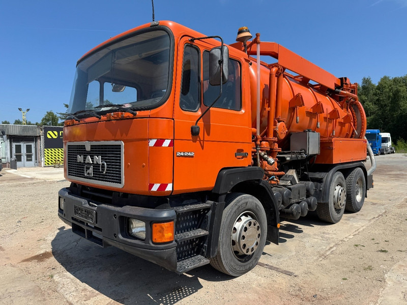 MAN 24.242 (10.000 L / BIG AXLE / 6 CYLINDER WITH MANUAL PUMP / LIKE NEW CONDITION!!!) - Vacuümwagen: afbeelding 1 MAN 24.242 (10.000 L / BIG AXLE / 6 CYLINDER WITH MANUAL PUMP / LIKE NEW CONDITION!!!) - Vacuümwagen: afbeelding 1