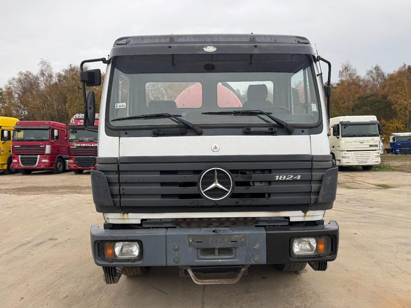 Mercedes-Benz SK 1824 (10.000 L / GRAND PONT / LAMES / V6 MOTEUR / PARFAIT ETAT) - Vacuümwagen: afbeelding 2 Mercedes-Benz SK 1824 (10.000 L / GRAND PONT / LAMES / V6 MOTEUR / PARFAIT ETAT) - Vacuümwagen: afbeelding 2