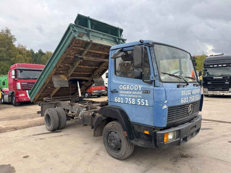 Mercedes-Benz SK 814 (6 CYLINDER / STEEL SUSPENSION / MANUAL PUMP / 3-SIDE TIPPER) - Kipper vrachtwagen: afbeelding 3 Mercedes-Benz SK 814 (6 CYLINDER / STEEL SUSPENSION / MANUAL PUMP / 3-SIDE TIPPER) - Kipper vrachtwagen: afbeelding 3