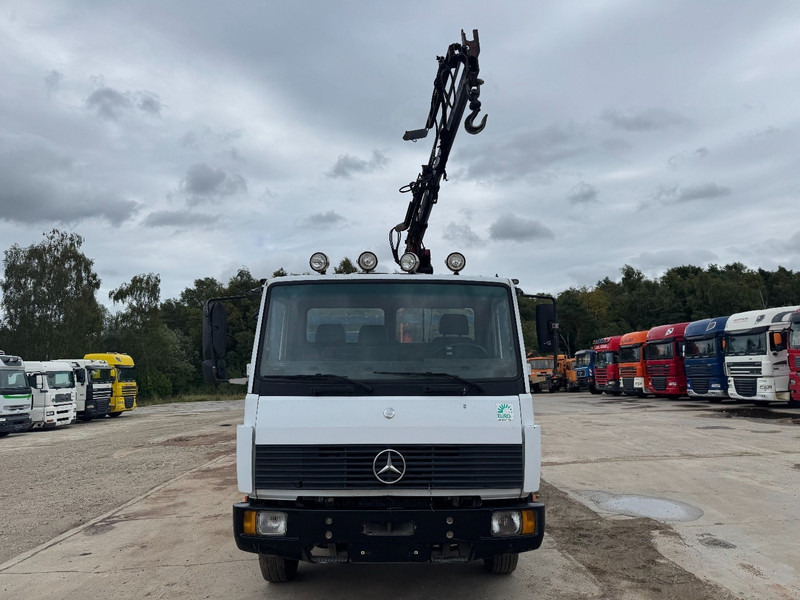 Mercedes-Benz SK 917 (STEEL SUSPENSION / PARLFINGER CRANE / AUXILIARY / 6 CYLINDER WITH MANUAL PUMP) - Kipper vrachtwagen, Kraanwagen: afbeelding 2 Mercedes-Benz SK 917 (STEEL SUSPENSION / PARLFINGER CRANE / AUXILIARY / 6 CYLINDER WITH MANUAL PUMP) - Kipper vrachtwagen, Kraanwagen: afbeelding 2