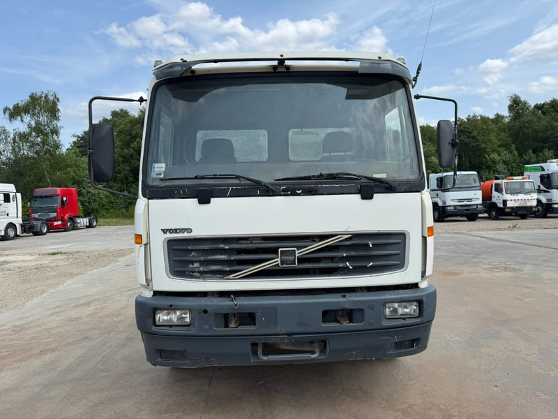 Volvo FL 6 - 220 (FULL STEEL SUSPENSION / MANUAL GEARBOX / PERFECT) - Chassis vrachtwagen: afbeelding 2 Volvo FL 6 - 220 (FULL STEEL SUSPENSION / MANUAL GEARBOX / PERFECT) - Chassis vrachtwagen: afbeelding 2