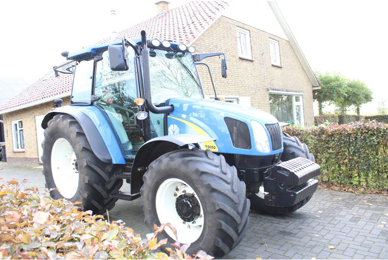 New Holland T5050 - Tractor: afbeelding 2 New Holland T5050 - Tractor: afbeelding 2