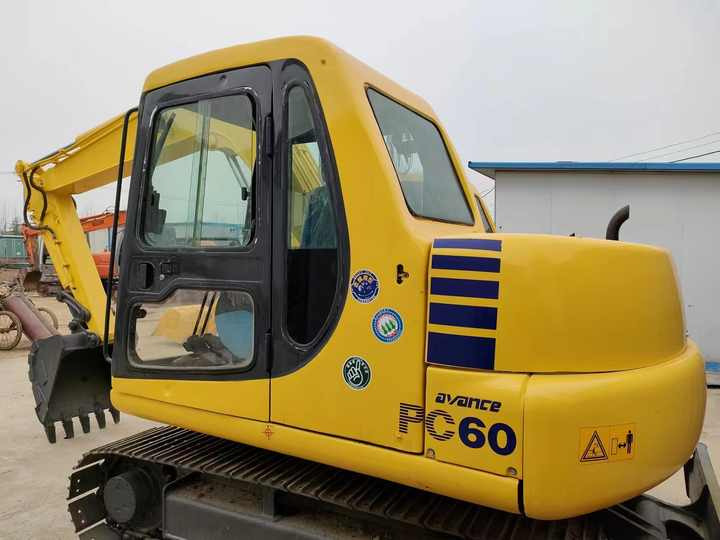 Cheap Used Komatsu PC60-7 Crawler Excavator with High Efficiency Used Heavy Machinery Komatsu P60-7 Digger Cheap for Sale - Rupsgraafmachine: afbeelding 2 Cheap Used Komatsu PC60-7 Crawler Excavator with High Efficiency Used Heavy Machinery Komatsu P60-7 Digger Cheap for Sale - Rupsgraafmachine: afbeelding 2