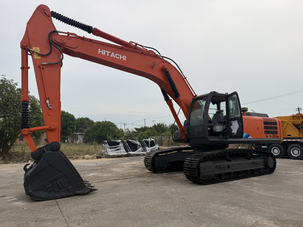 HITACHI used hitachi 350-5g excavator - Rupsgraafmachine: afbeelding 1 HITACHI used hitachi 350-5g excavator - Rupsgraafmachine: afbeelding 1