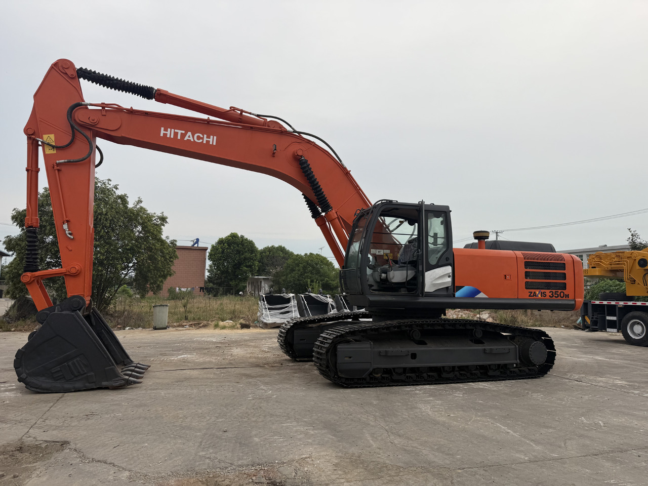HITACHI used hitachi 350-5g excavator - Rupsgraafmachine: afbeelding 2 HITACHI used hitachi 350-5g excavator - Rupsgraafmachine: afbeelding 2
