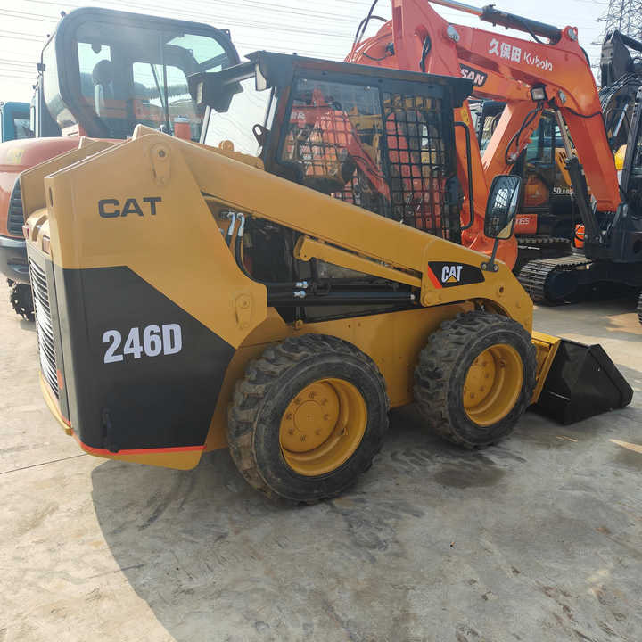 Used Front Loader Tractor CAT 246D Skid Steer Loader / Used Cat 226B 246C 246d Mini Skid Steer Loader in Stock - Schranklader: afbeelding 1 Used Front Loader Tractor CAT 246D Skid Steer Loader / Used Cat 226B 246C 246d Mini Skid Steer Loader in Stock - Schranklader: afbeelding 1