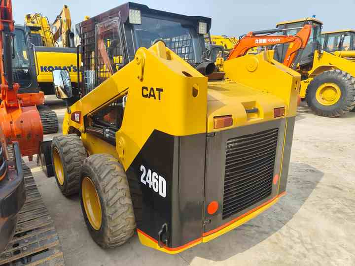 Used Front Loader Tractor CAT 246D Skid Steer Loader / Used Cat 226B 246C 246d Mini Skid Steer Loader in Stock - Schranklader: afbeelding 5 Used Front Loader Tractor CAT 246D Skid Steer Loader / Used Cat 226B 246C 246d Mini Skid Steer Loader in Stock - Schranklader: afbeelding 5