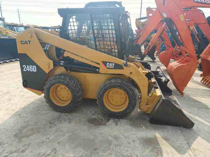 Used Front Loader Tractor CAT 246D Skid Steer Loader / Used Cat 226B 246C 246d Mini Skid Steer Loader in Stock - Schranklader: afbeelding 2 Used Front Loader Tractor CAT 246D Skid Steer Loader / Used Cat 226B 246C 246d Mini Skid Steer Loader in Stock - Schranklader: afbeelding 2