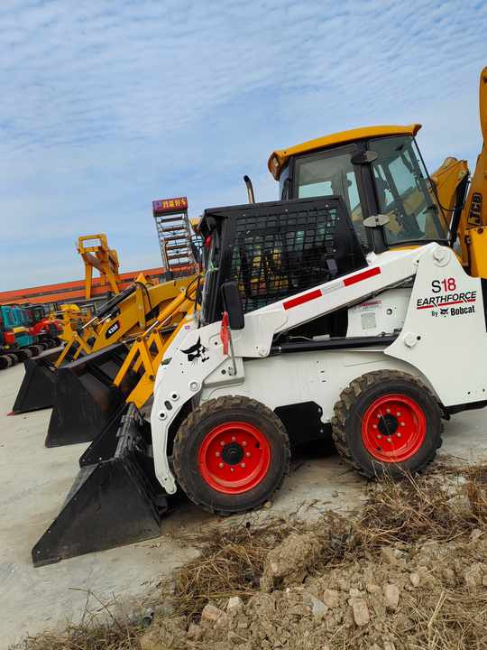Used Imported Machine bobcat S18 Skid Steer Loader for Sale bobcat S16 S17 S18 in Stock - Schranklader: afbeelding 2 Used Imported Machine bobcat S18 Skid Steer Loader for Sale bobcat S16 S17 S18 in Stock - Schranklader: afbeelding 2