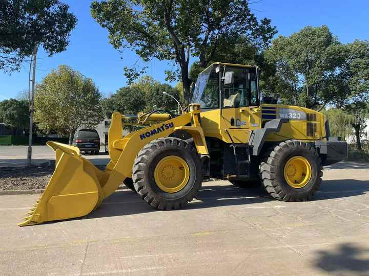 Used Komatsu WA320-5 Wheel Loader for Sale | Reliable Secondhand Construction Equipment with Export Support - Wiellader: afbeelding 4 Used Komatsu WA320-5 Wheel Loader for Sale | Reliable Secondhand Construction Equipment with Export Support - Wiellader: afbeelding 4