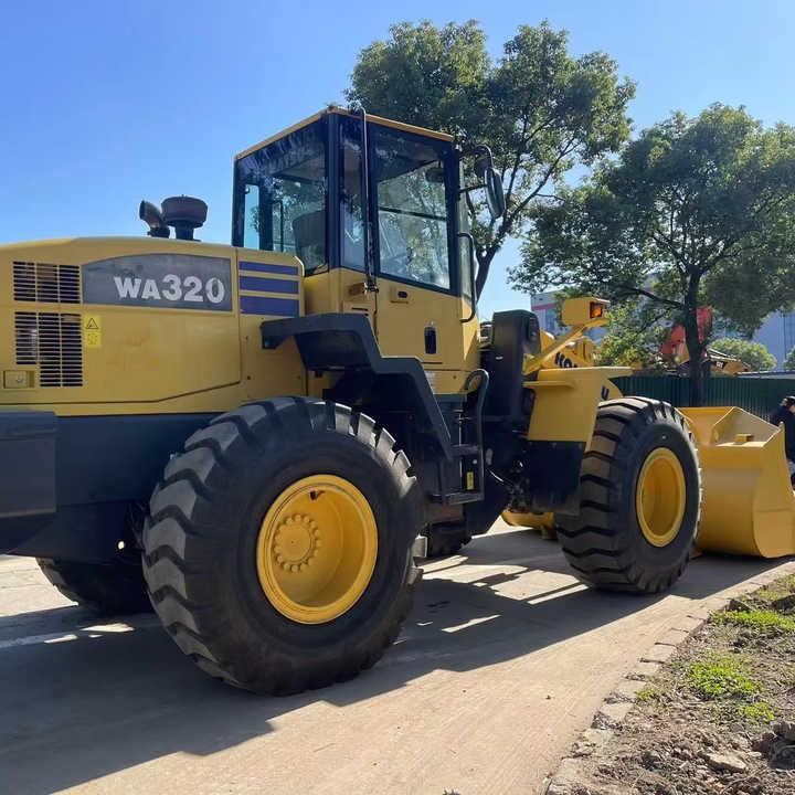 Used Komatsu WA320-5 Wheel Loader for Sale | Reliable Secondhand Construction Equipment with Export Support - Wiellader: afbeelding 1 Used Komatsu WA320-5 Wheel Loader for Sale | Reliable Secondhand Construction Equipment with Export Support - Wiellader: afbeelding 1