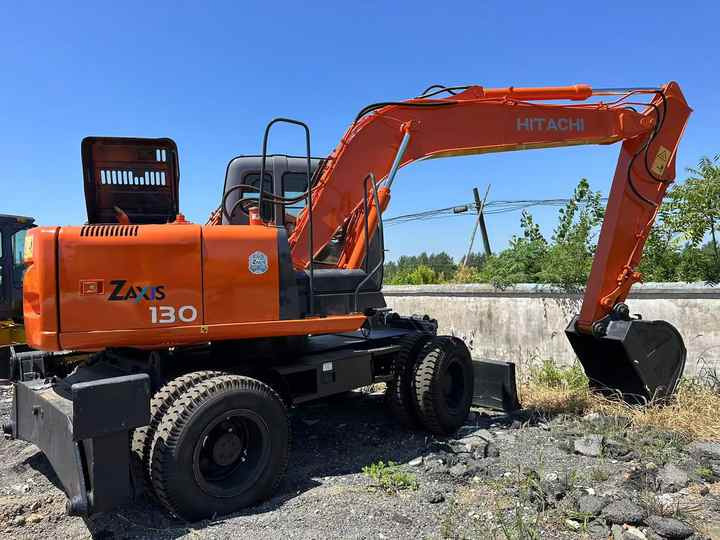 Used Wheel Excavator Hitachi ZX 130W Made in Japan 13ton Hitachi Zx130w Wheel Excavator Price Used Hitachi Zx130 Excavator SALE - Graafmachine: afbeelding 4 Used Wheel Excavator Hitachi ZX 130W Made in Japan 13ton Hitachi Zx130w Wheel Excavator Price Used Hitachi Zx130 Excavator SALE - Graafmachine: afbeelding 4