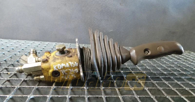 Komatsu PC240-5 - Hydraulische klep voor Bouwmachine: afbeelding 1 Komatsu PC240-5 - Hydraulische klep voor Bouwmachine: afbeelding 1