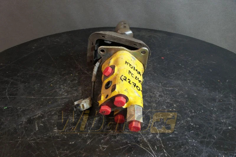 Komatsu PC240-5 - Hydraulische klep voor Bouwmachine: afbeelding 1 Komatsu PC240-5 - Hydraulische klep voor Bouwmachine: afbeelding 1