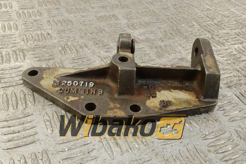 Wspornik alternatora for engine Cummins NT250 3250719 - Dynamo voor Bouwmachine: afbeelding 1 Wspornik alternatora for engine Cummins NT250 3250719 - Dynamo voor Bouwmachine: afbeelding 1