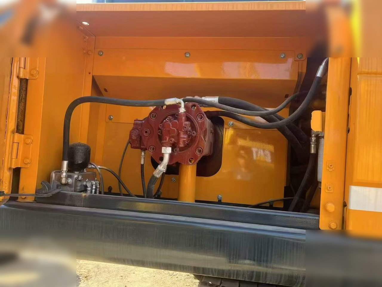 HYUNDAI ROBEX 305 LC-9T - Rupsgraafmachine: afbeelding 4 HYUNDAI ROBEX 305 LC-9T - Rupsgraafmachine: afbeelding 4