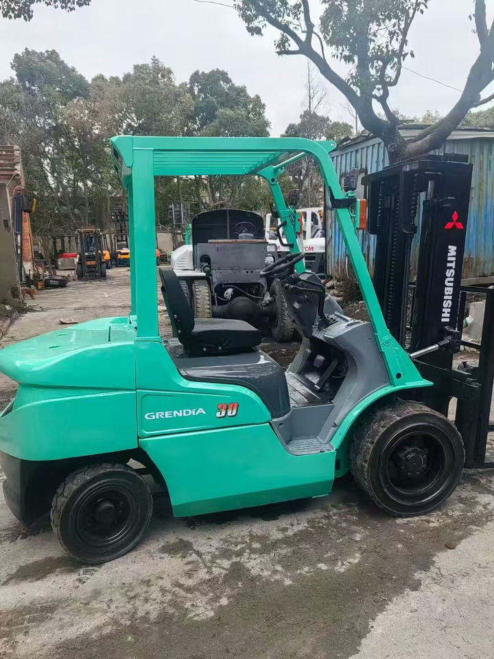 MITSUBISHI 3-ton - Verticale masthoogwerker: afbeelding 2 MITSUBISHI 3-ton - Verticale masthoogwerker: afbeelding 2