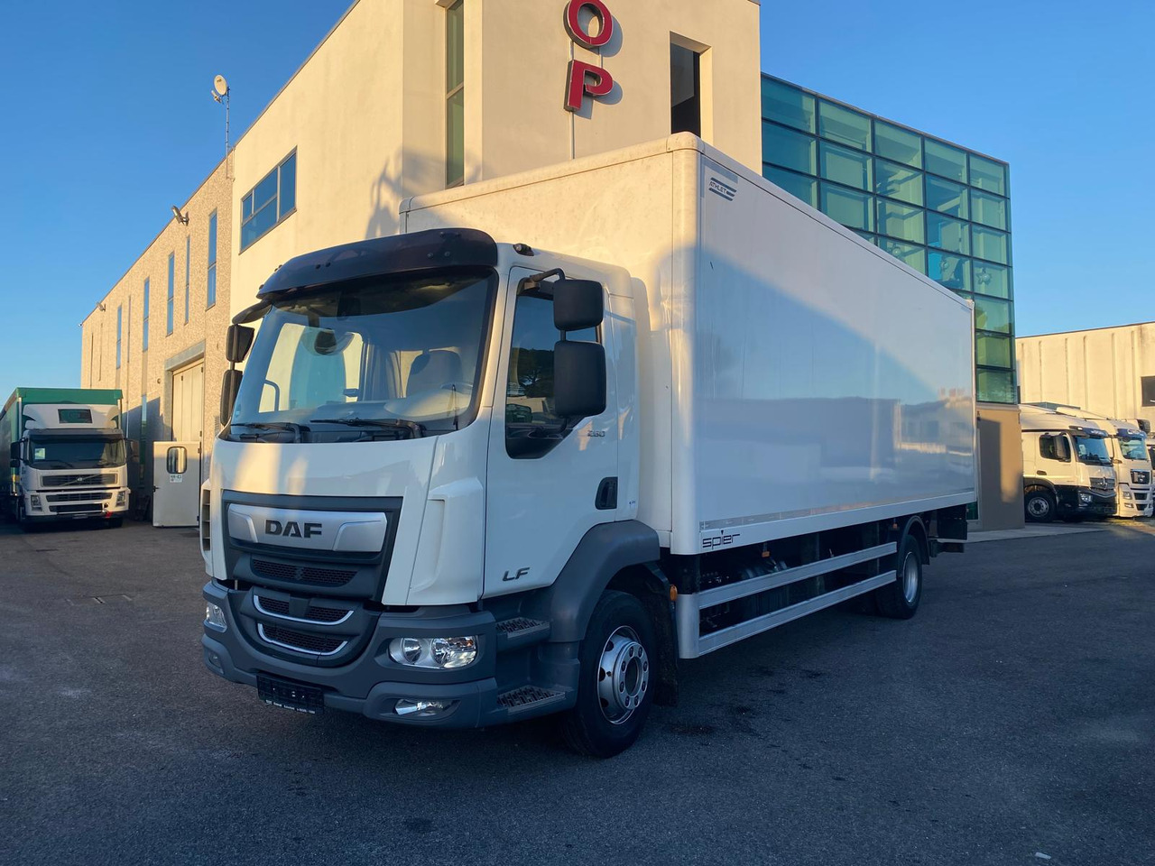DAF LF 260 FA - Bakwagen: afbeelding 1 DAF LF 260 FA - Bakwagen: afbeelding 1