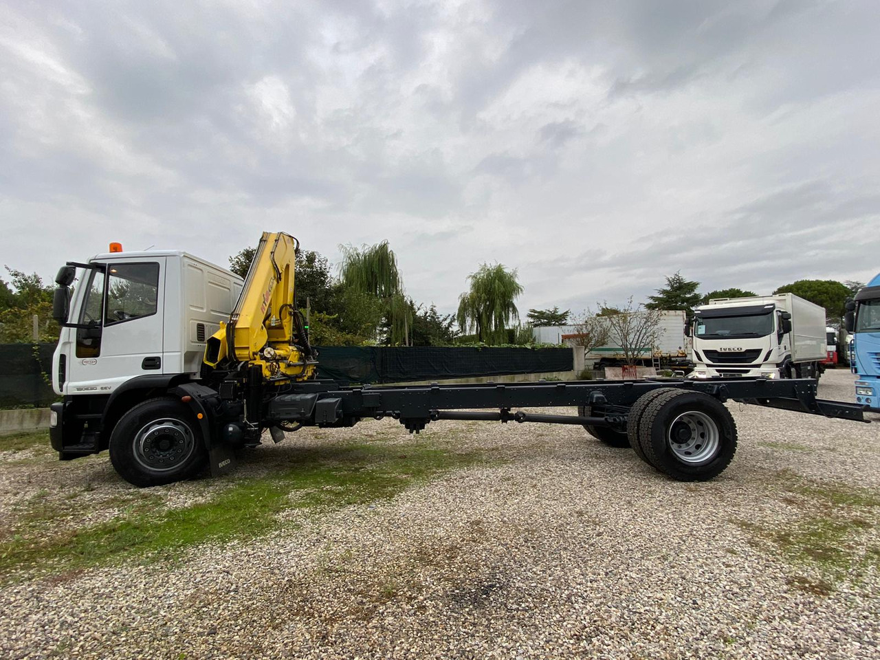 IVECO 180E30 - Chassis vrachtwagen: afbeelding 3 IVECO 180E30 - Chassis vrachtwagen: afbeelding 3
