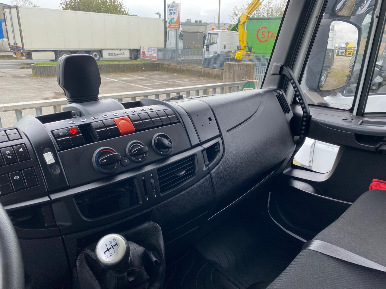 Leasing IVECO 75E16 IVECO 75E16: afbeelding 13