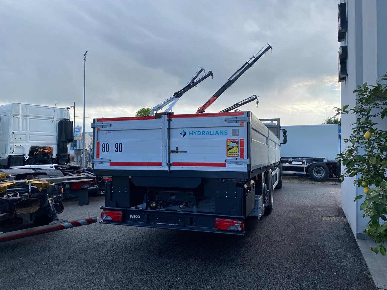 IVECO AD260S36 - Vrachtwagen met open laadbak: afbeelding 5 IVECO AD260S36 - Vrachtwagen met open laadbak: afbeelding 5