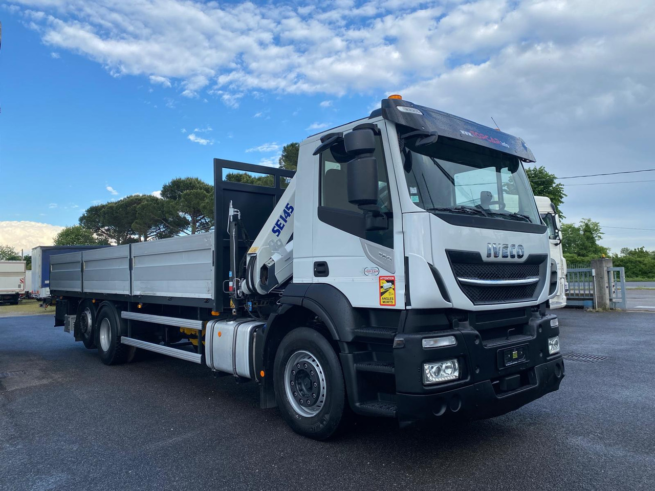 IVECO AD260S36 - Vrachtwagen met open laadbak: afbeelding 4 IVECO AD260S36 - Vrachtwagen met open laadbak: afbeelding 4