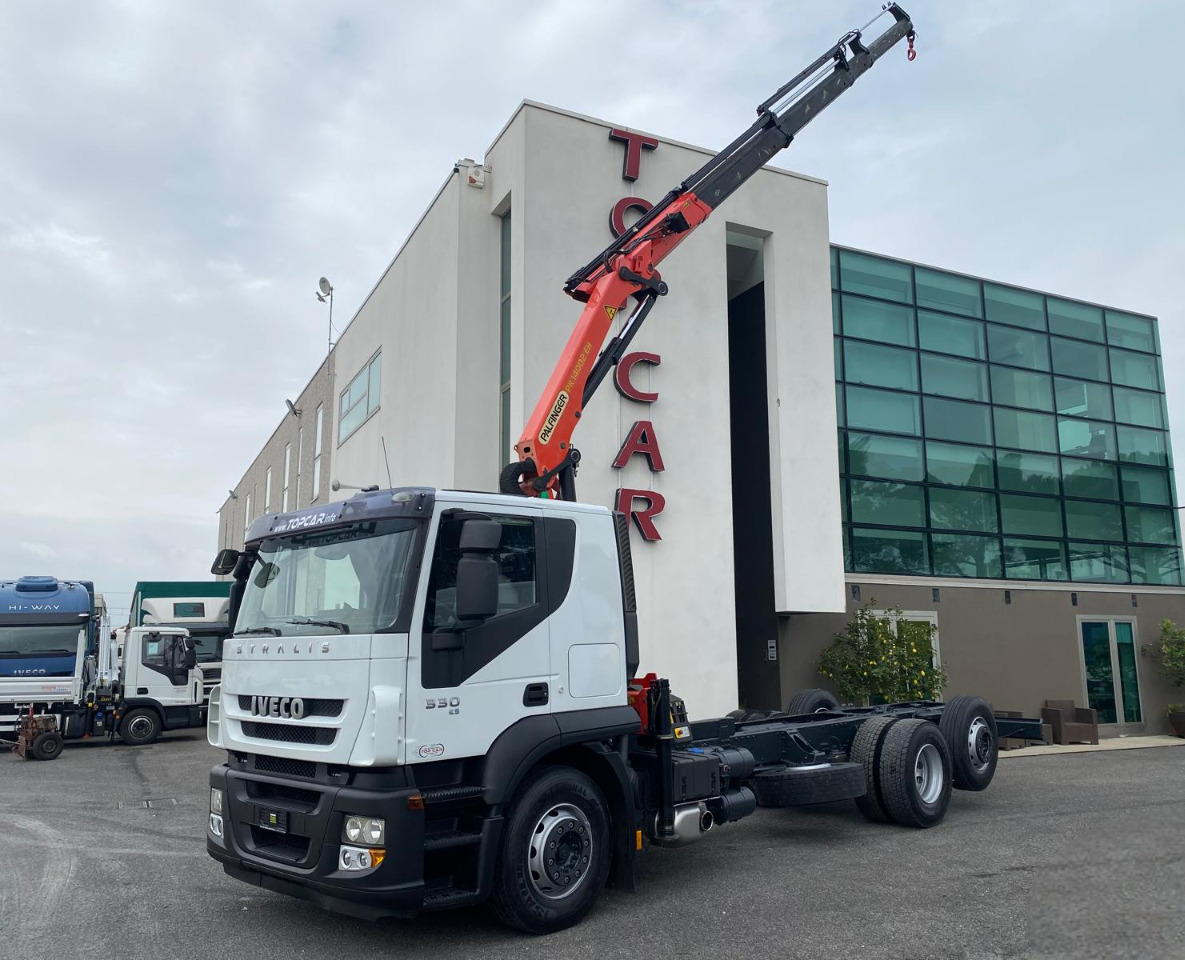 IVECO AT260S33 - Kraanwagen: afbeelding 1 IVECO AT260S33 - Kraanwagen: afbeelding 1