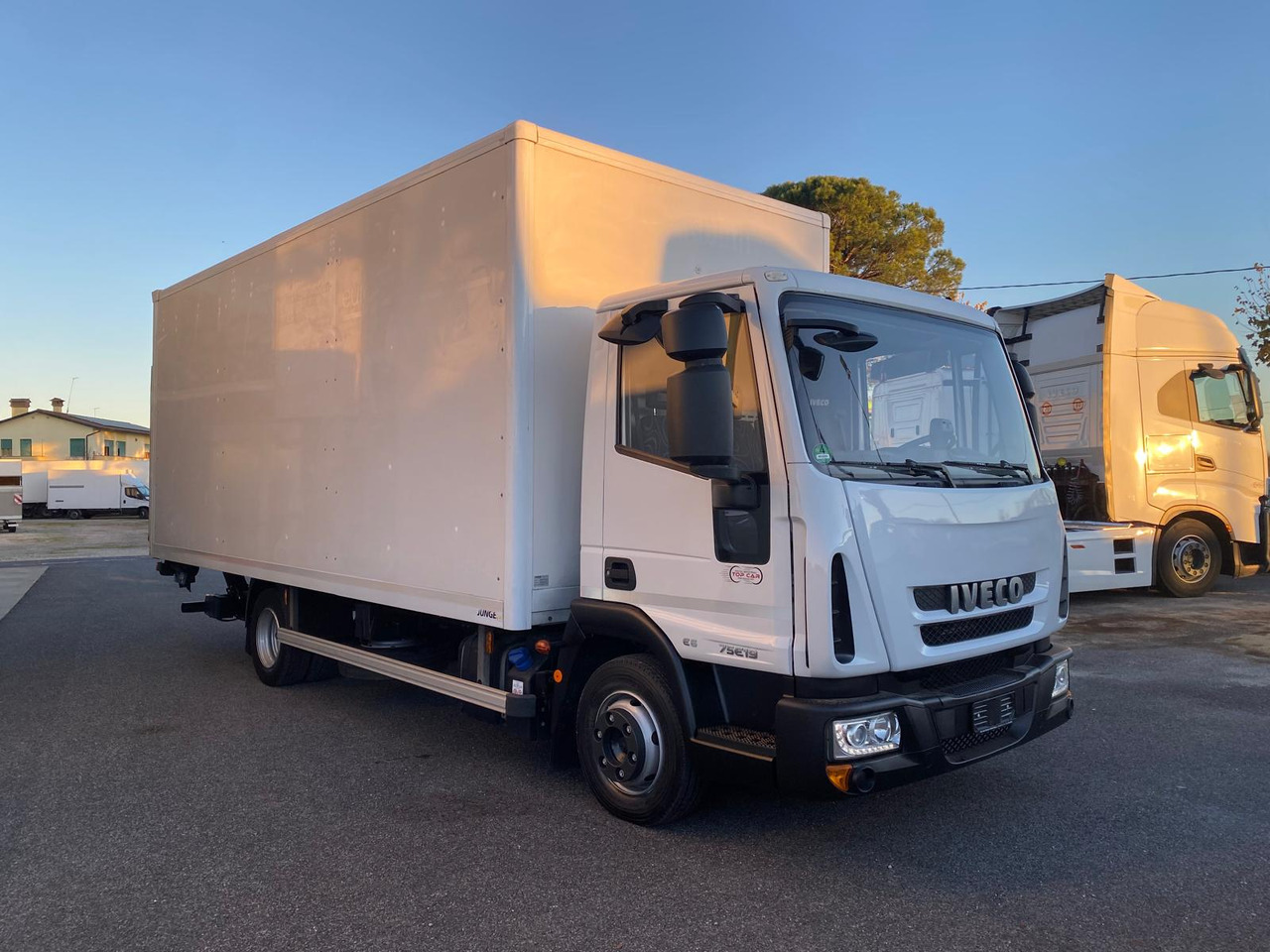 IVECO EUROCARGO 75E19 - Bakwagen: afbeelding 2 IVECO EUROCARGO 75E19 - Bakwagen: afbeelding 2