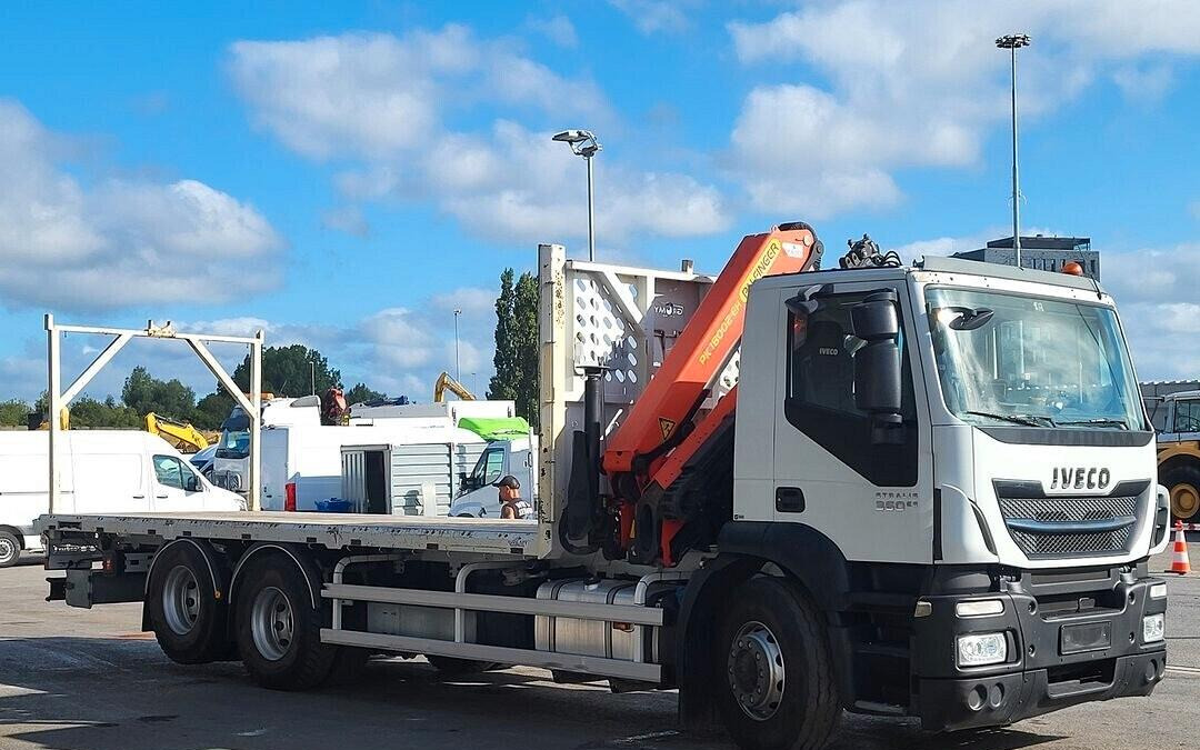 IVECO STRALIS 360 CASSONE FISSO E GRU PALFINGER - Vrachtwagen met open laadbak, Kraanwagen: afbeelding 2 IVECO STRALIS 360 CASSONE FISSO E GRU PALFINGER - Vrachtwagen met open laadbak, Kraanwagen: afbeelding 2